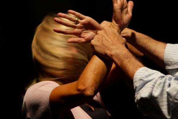 donna maltrattata mathi