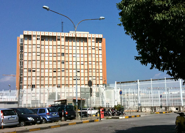 TORINO. Detenuto appicca fuoco alle Vallette e aggredisce tre agenti