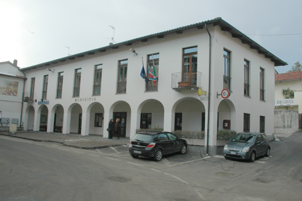 Il municipio di Cossano Canavese