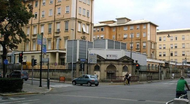 NOVARA. Donna accoltellata in casa a Novara, è grave