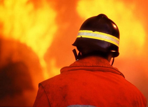 ASTI. Incendio in bar dopo esplosione, caccia agli autori