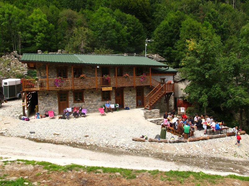il Rifugio Santa Pulenta nel vallone di Cambrelle a Locana