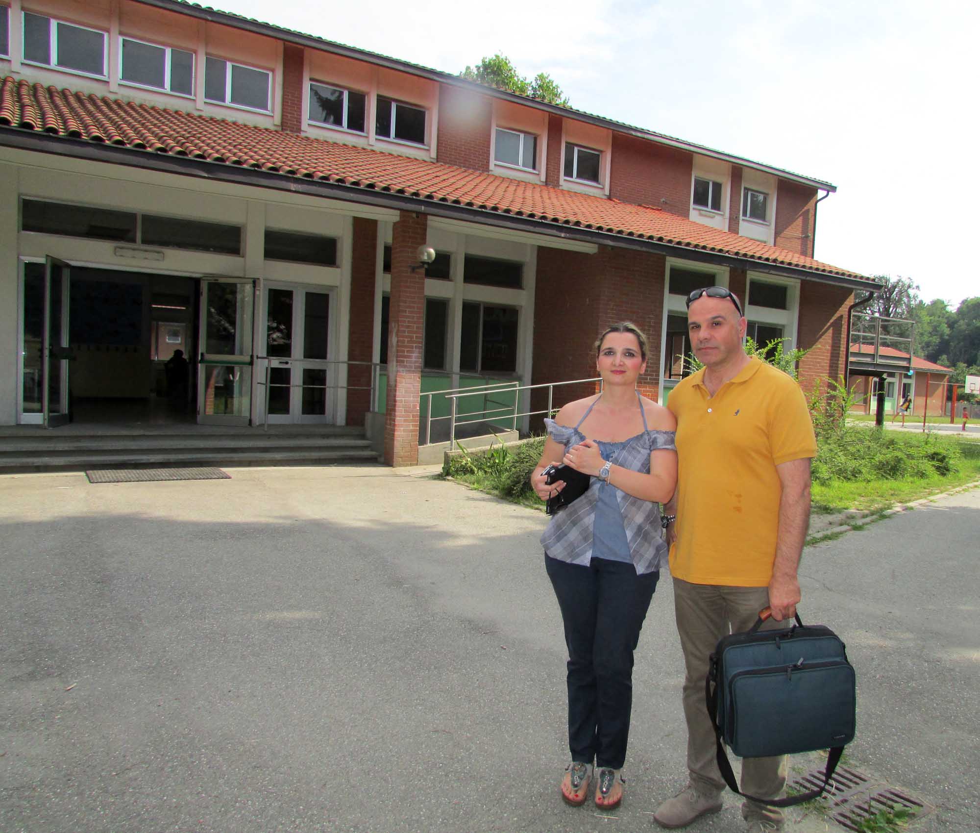 Vicesindaco Pasca e Assessore Mazza davanti alla scuola