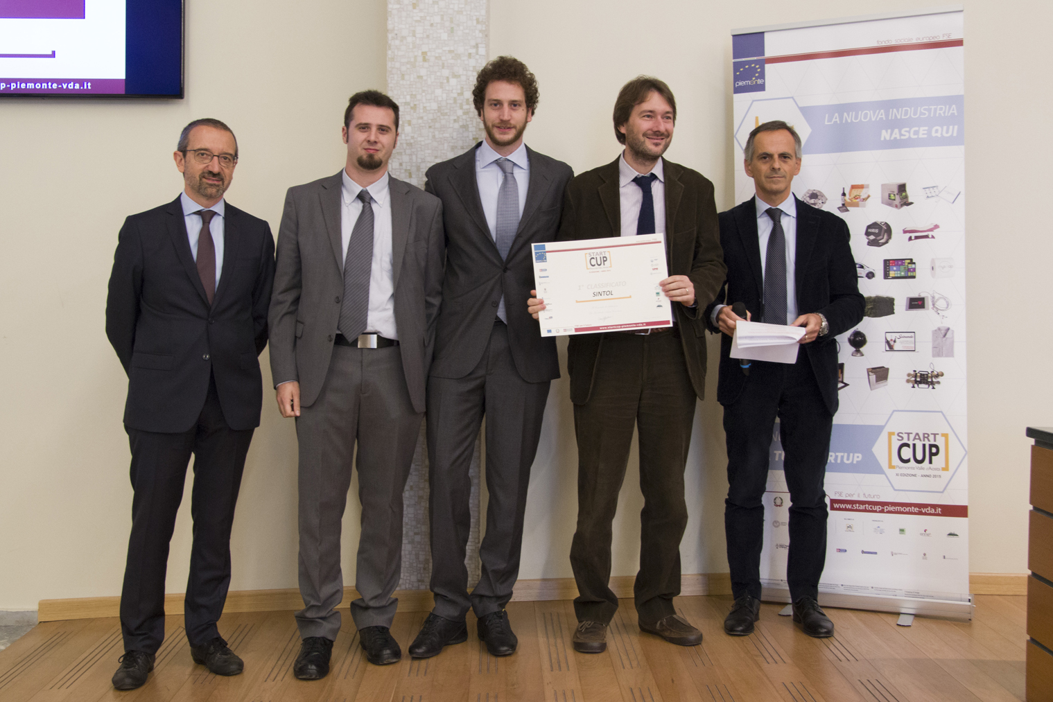 I vincitori della Start Cup Piemonte e Valle D’Aosta 2015. Il secondo da sinistra è Daniele Michelini