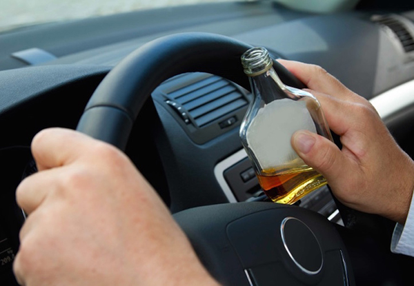 SALUZZO. Ubriaco al volante fuori strada, ferito grave un passeggero