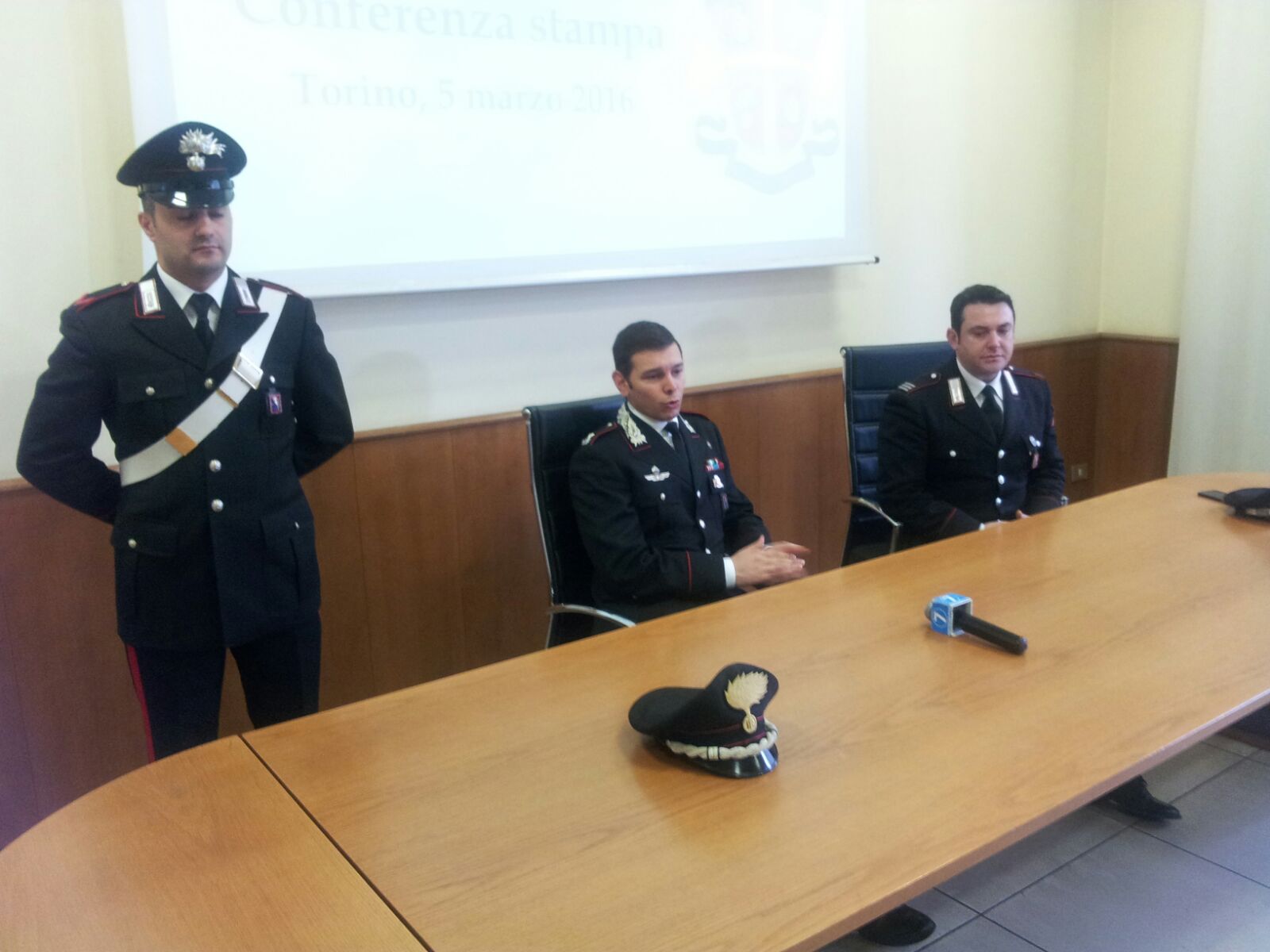 Il maggiore Porcedda di Venaria durante la conferenza stampa