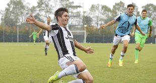 L’esultanza di Gabriele Bove dopo il gol vittoria al Siviglia (foto Juventus.com)