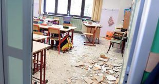 Scuola Crollato Controsoffitto